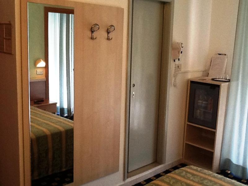 Double or Twin Room image 2