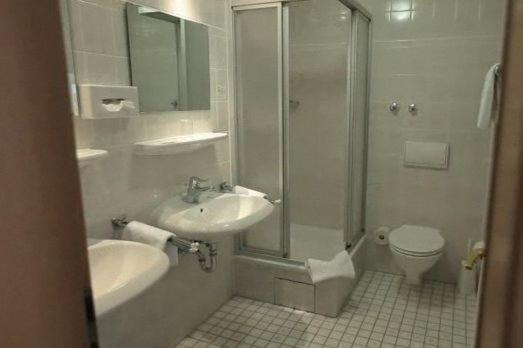 Double Room image 2