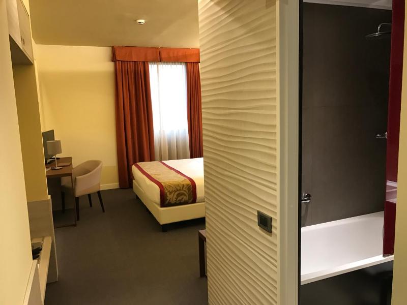 Superior Double or Twin Room image 4