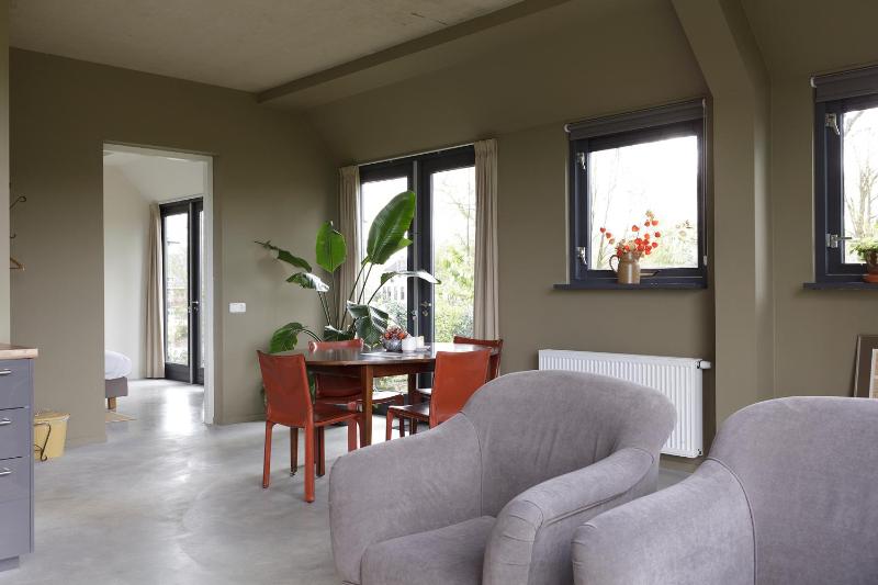 One-Bedroom Apartment image 1