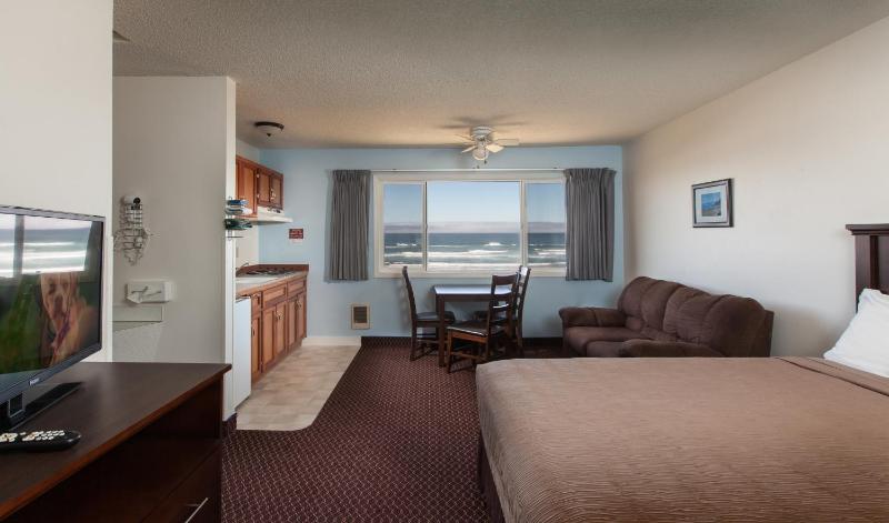 One-Bedroom Suite with Kitchenette - Ocean View