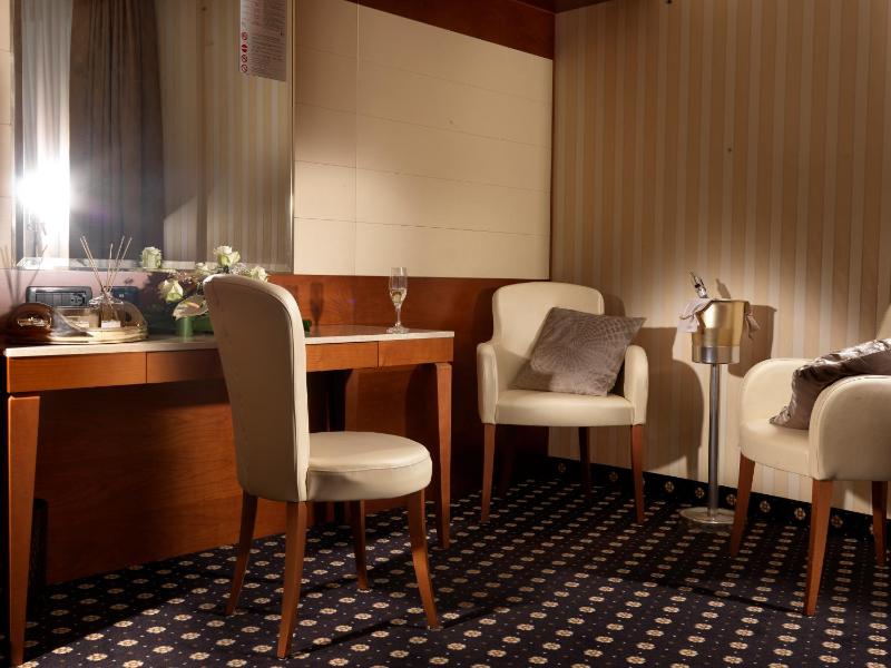 Double Room (1 Adult) image 4