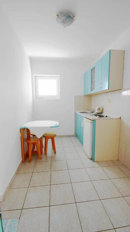 One-Bedroom Apartment image 3