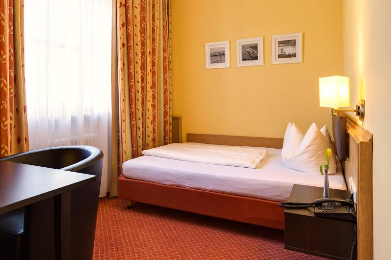 Single Room image 4