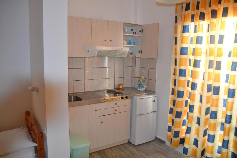 Studio (4 Adults) image 3