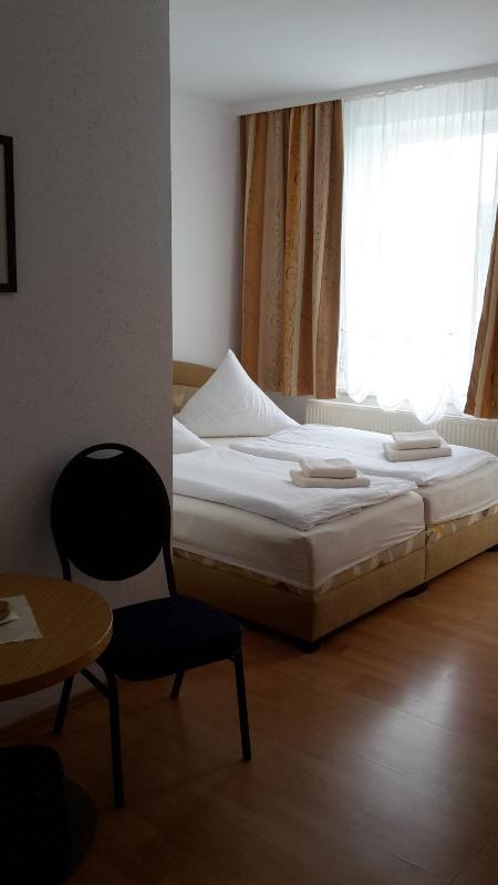 Small Double Room image 2