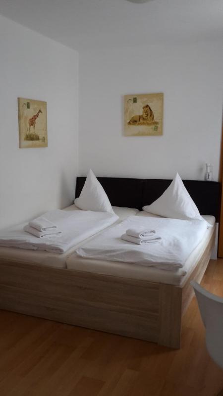 Small Double Room image 1