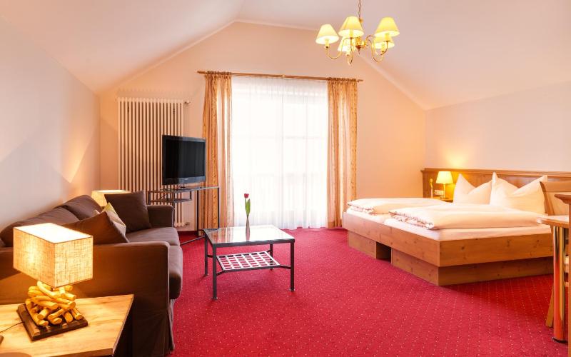Double Room with Lake View image 3