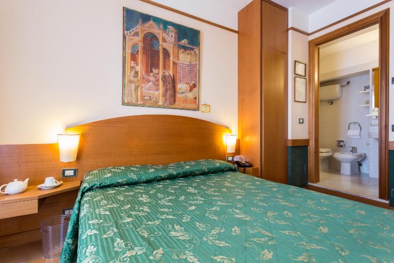 Economy Double or Twin Room image 3