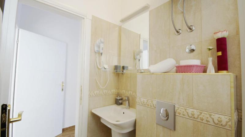 Superior Double Room with Balcony image 4