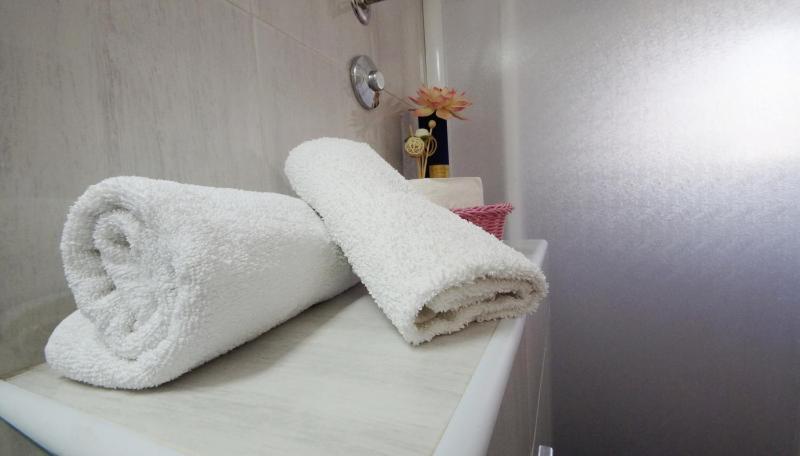 Luxury One-Bedroom Apartment image 4
