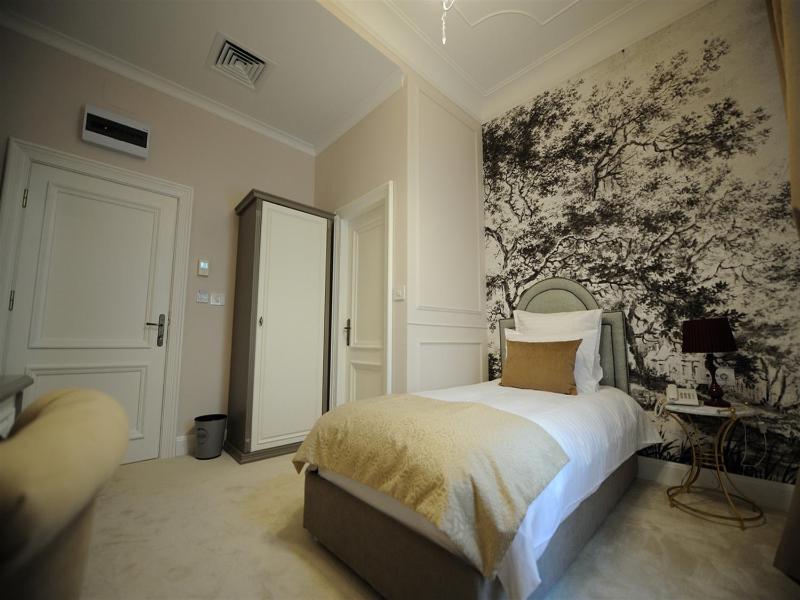 Single Room with Balcony image 2