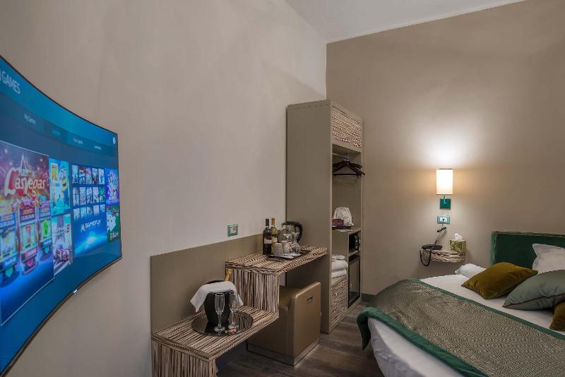 Deluxe Double Room image 4