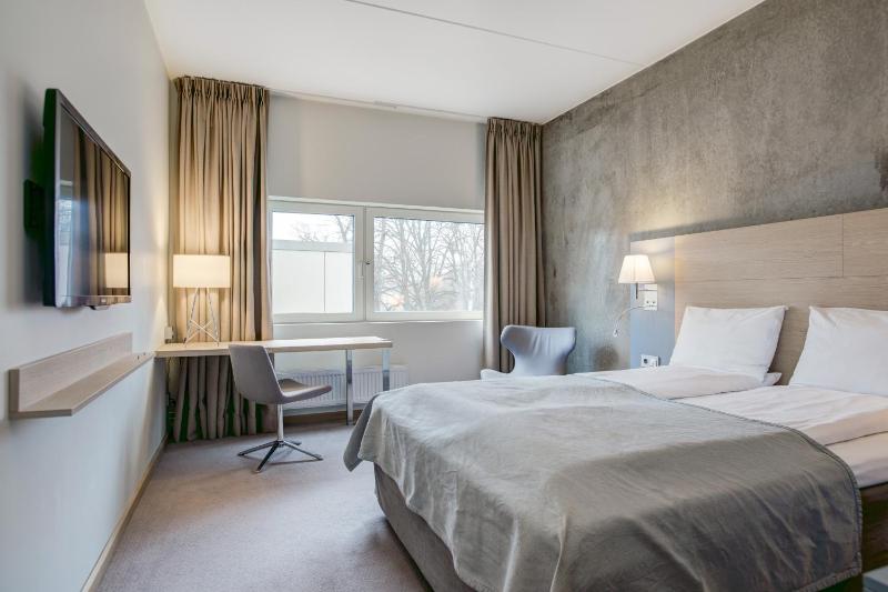 Standard Double or Twin Room image 4