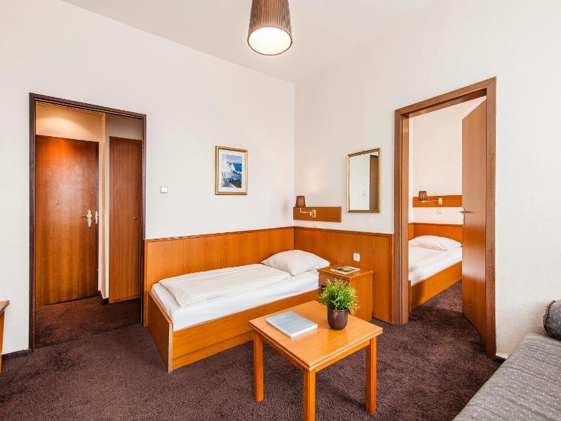 Quadruple Room image 3