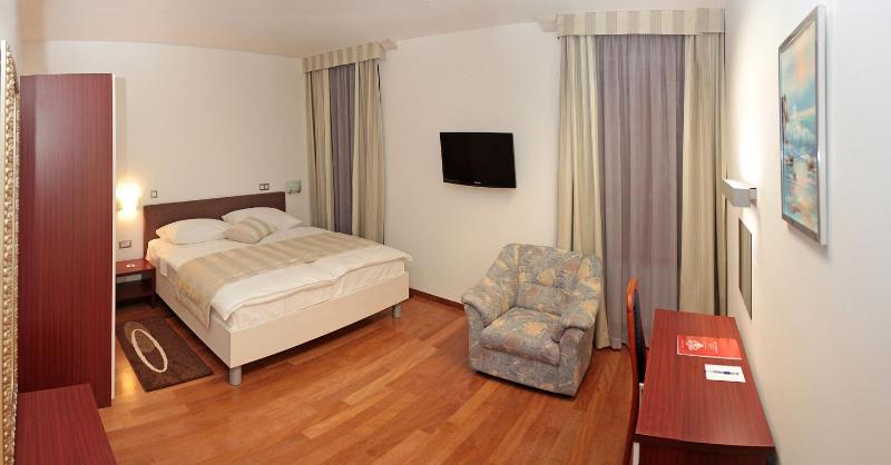 Superior Double Room image 2