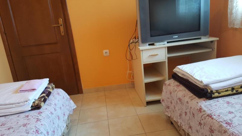 Twin Room image 3
