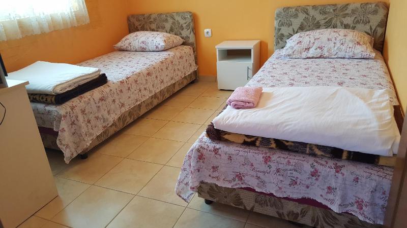 Twin Room image 2