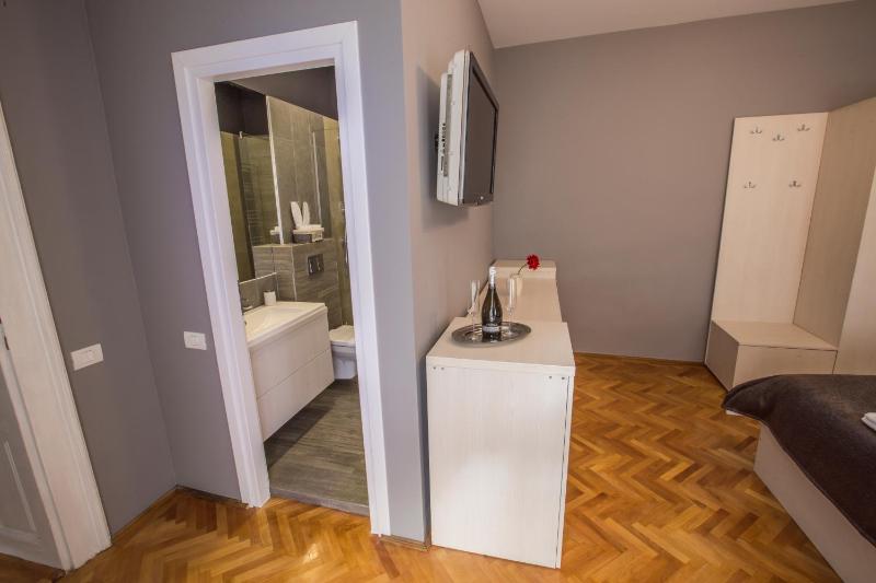 Studio Apartment image 4