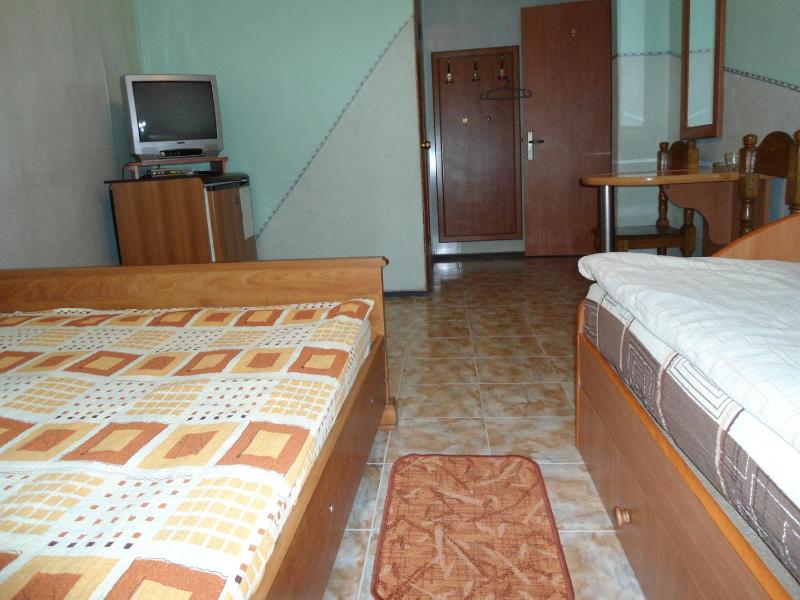 Standard Triple Room image 2