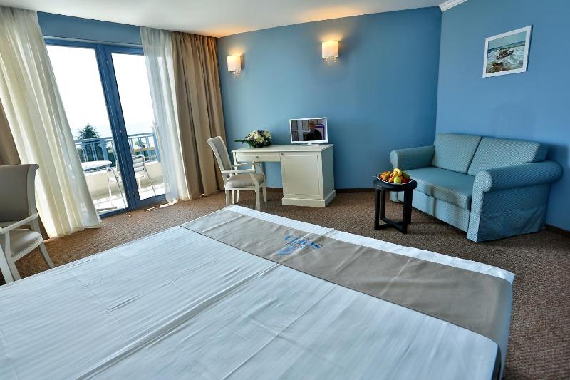 Two Bedroom Apartment with Sea View image 1