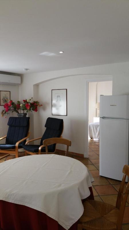 One-Bedroom Apartment image 3