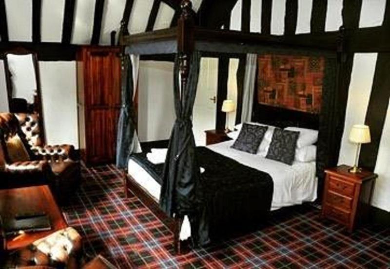 King Four Poster image 4