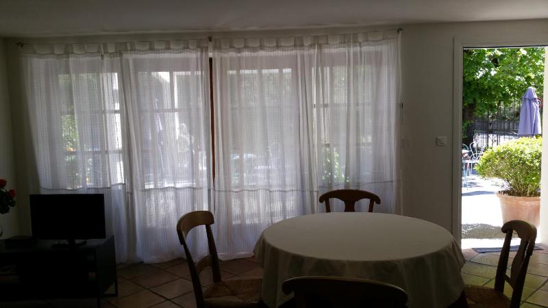 One-Bedroom Apartment image 2