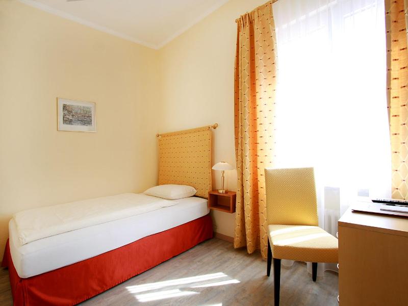 Classic Single Room image 4