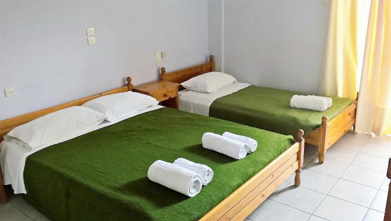 Basic Triple Room image 2