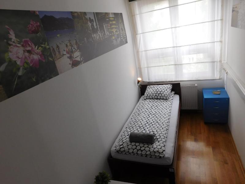 Single Room with Shared Bathroom image 4