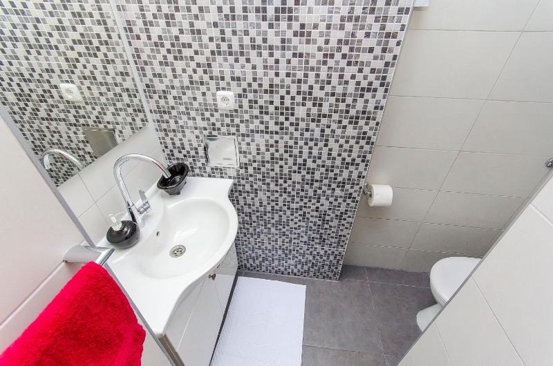 Deluxe Double Room with Shower image 2