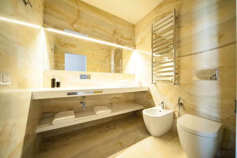 Deluxe Triple Room image 2