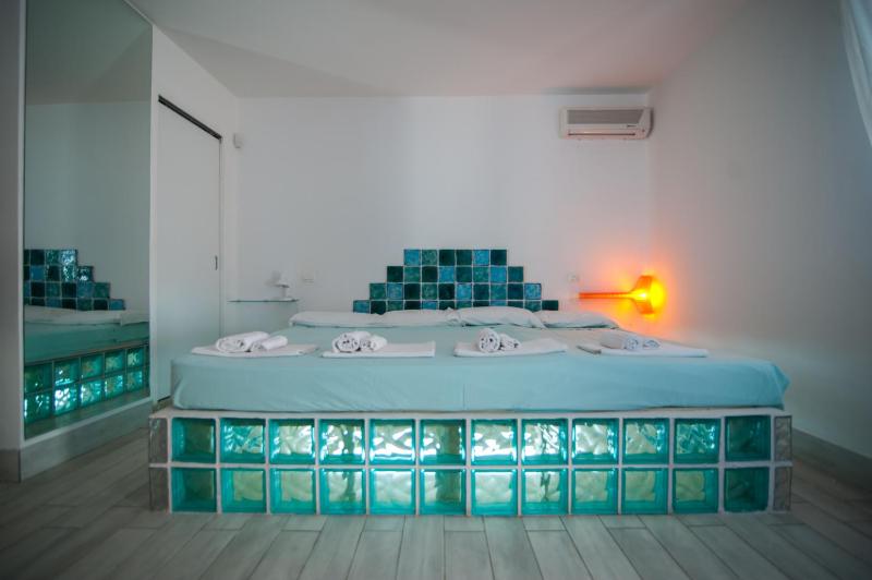 King Suite with Balcony image 1
