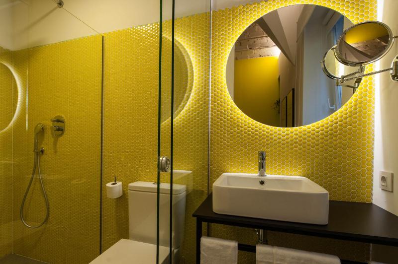 Superior Twin Room image 3