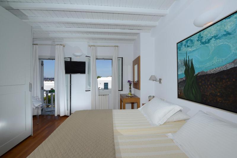 Single Room with Sea View image 3