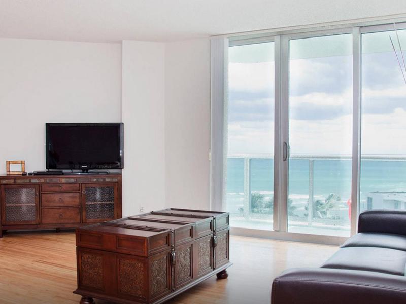 Apartment with Sea View image 3