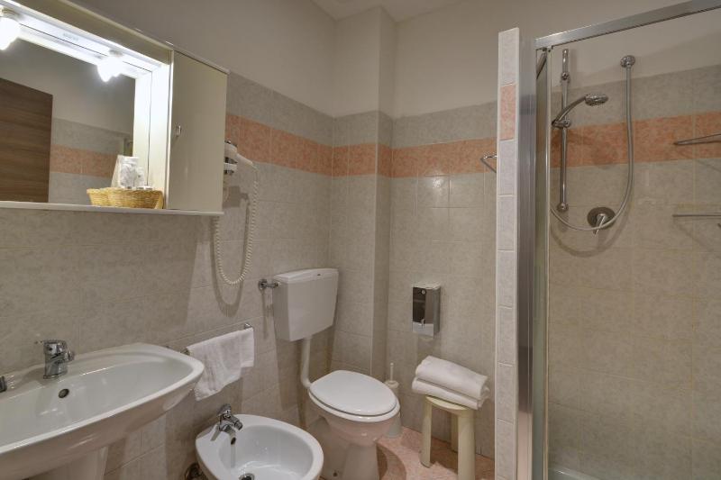 Hotel Universo - image 2