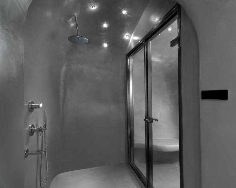 Deluxe Suite with Hamam and Private Outdoor Hot Tub and Caldera View image 2