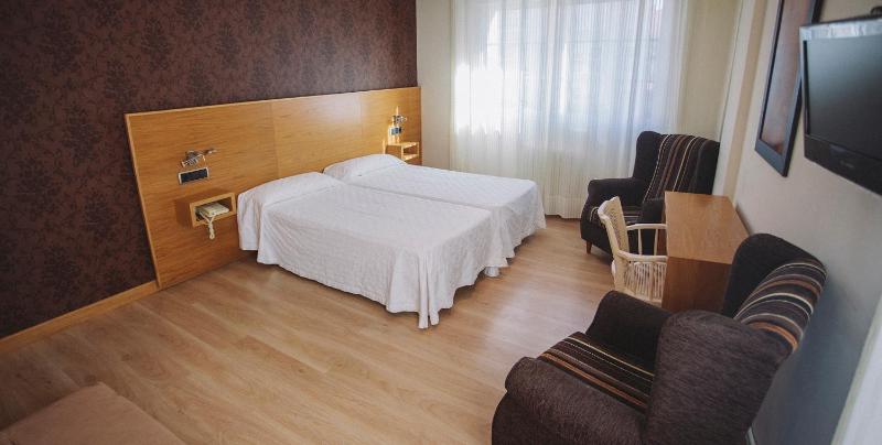 Superior Double or Twin Room image 4
