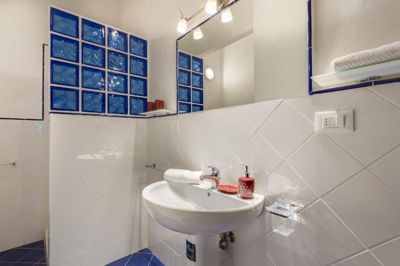Luxury Triple Room image 2