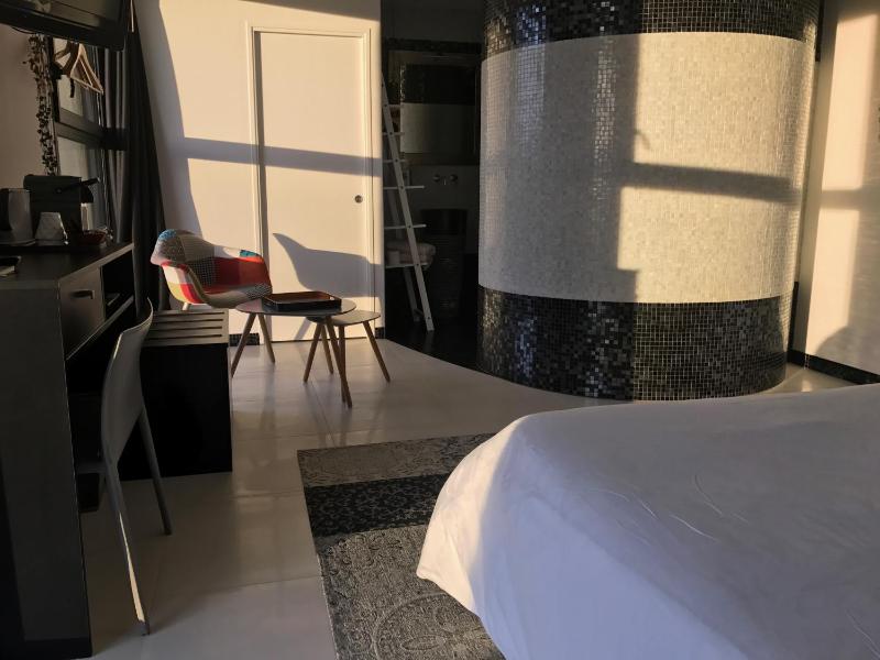 Double or Twin Room with Garden View image 4