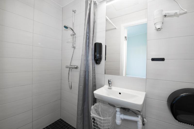 Small Single Room image 3