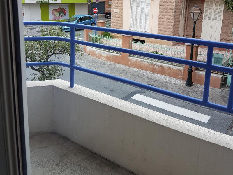 Twin Room with Balcony image 4