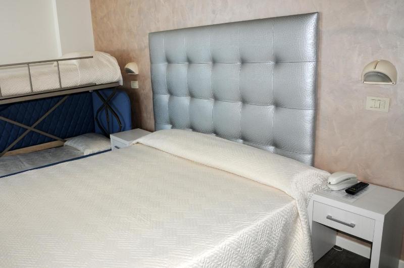 Deluxe Triple Room with Sea View image 2