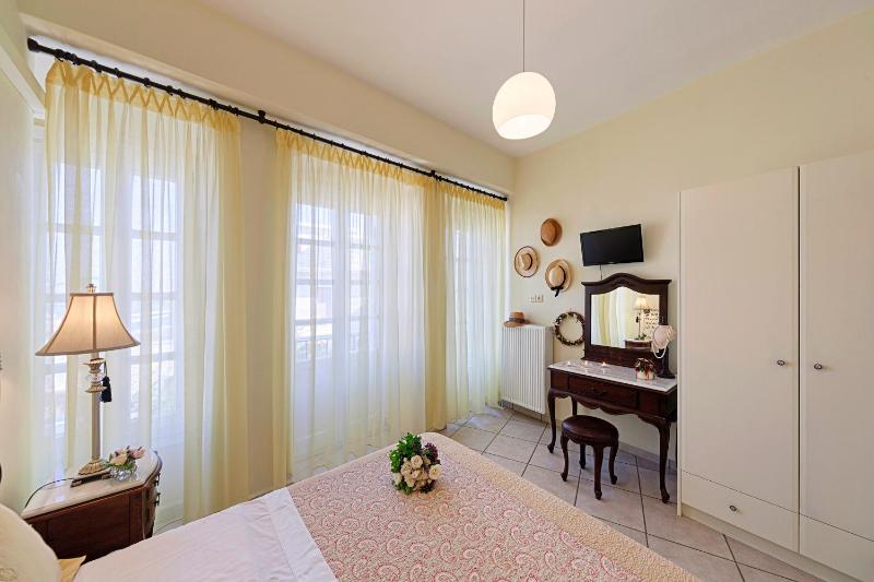 One-Bedroom Apartment with Sea View image 2