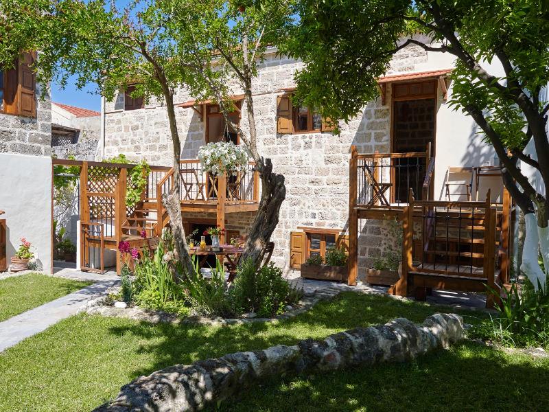 Apartment with Garden View image 4