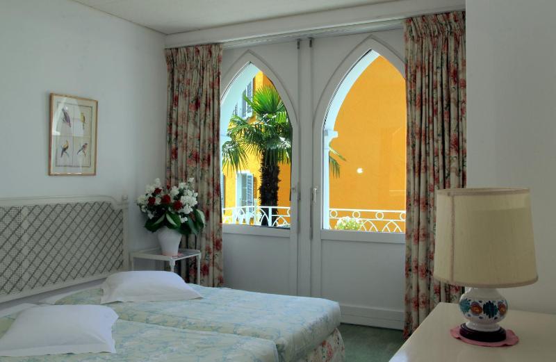 Twin Room with Balcony image 3