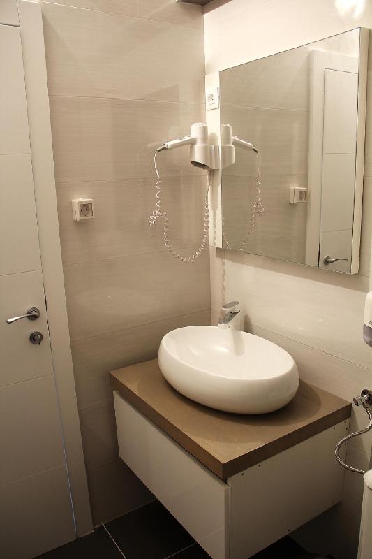 One-Bedroom Apartment with Sea View (4 Adults) image 2