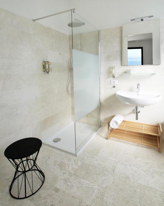 Deluxe King Double Room with Balcony - Lake View image 2